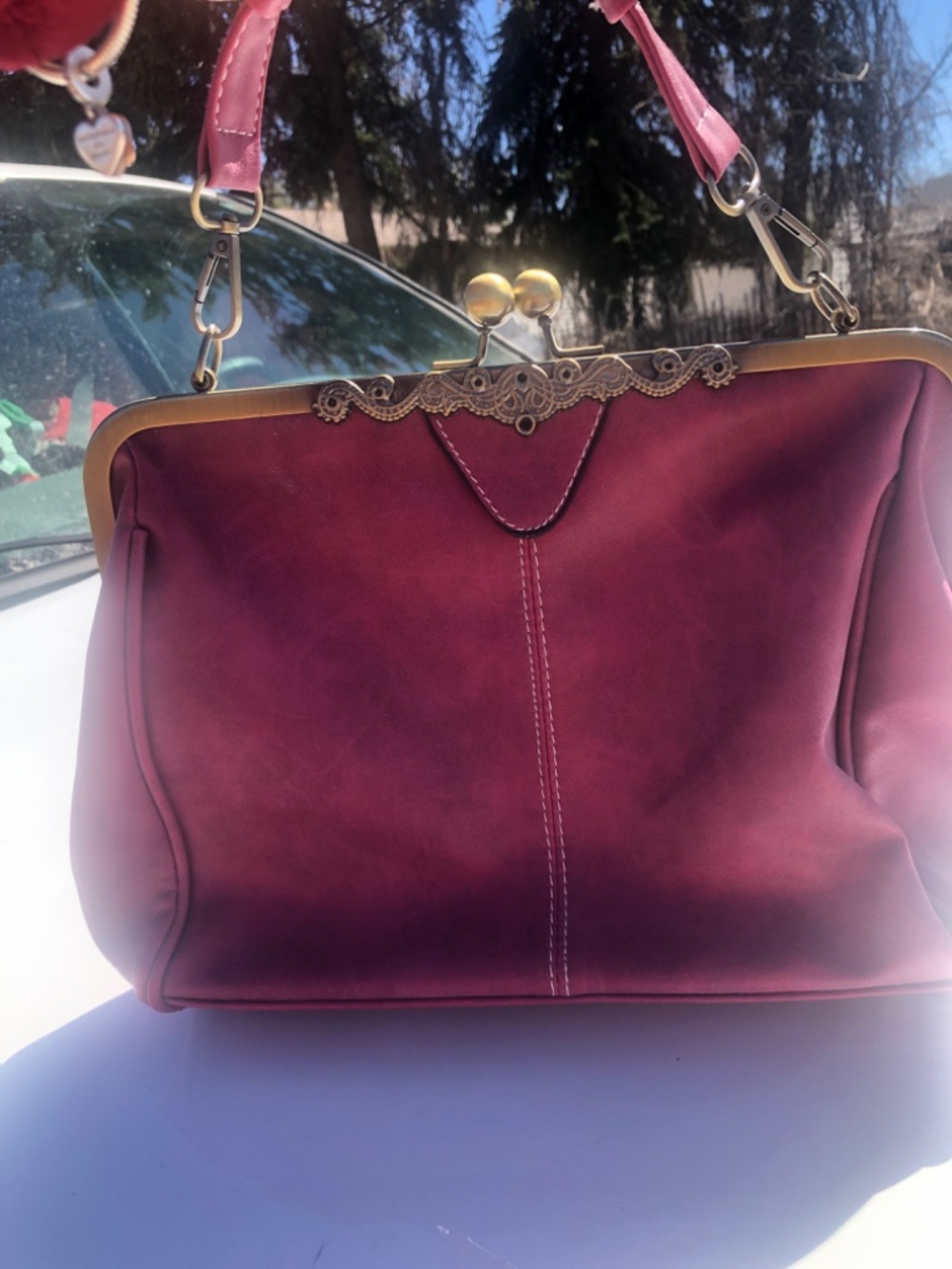 Vintage Retro Pink Purse with removable straps and gold kiss-me clasp - Picture 2 of 5